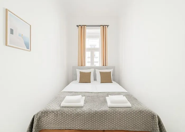 70 M2 Near Mariahilferstrasse & Westbahnhof וינה