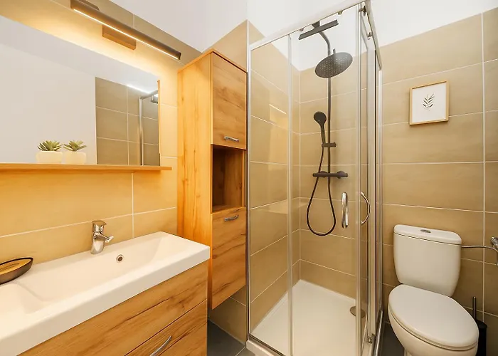 70 M2 Near Mariahilferstrasse & Westbahnhof דירה