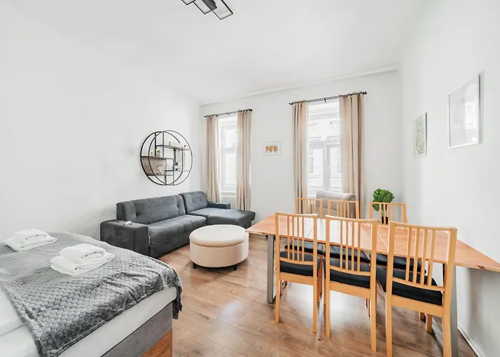70 M2 Near Mariahilferstrasse & Westbahnhof דירה