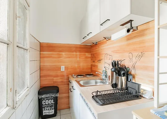 70 M2 Near Mariahilferstrasse & Westbahnhof