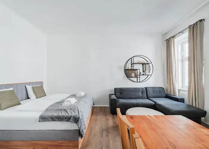 70 M2 Near Mariahilferstrasse & Westbahnhof דירה