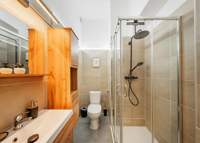 70 M2 Near Mariahilferstrasse & Westbahnhof דירה