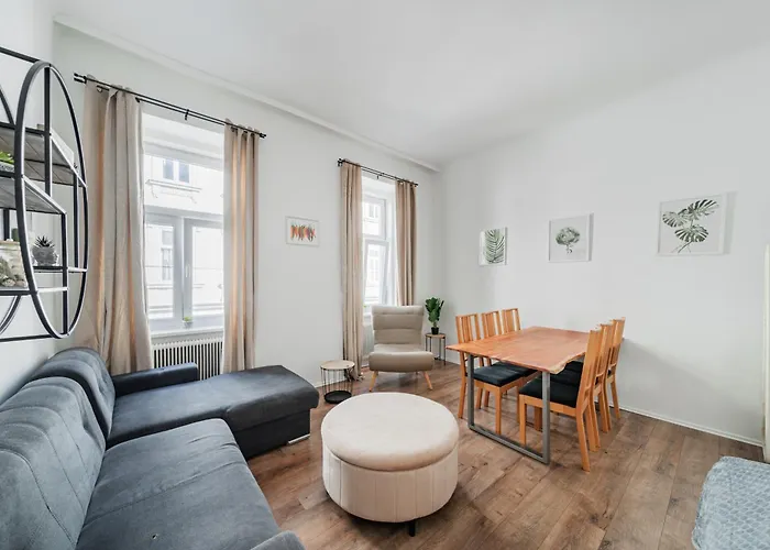 70 M2 Near Mariahilferstrasse & Westbahnhof דירה *