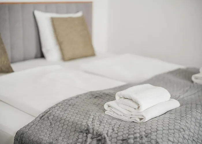 70 M2 Near Mariahilferstrasse & Westbahnhof דירה *